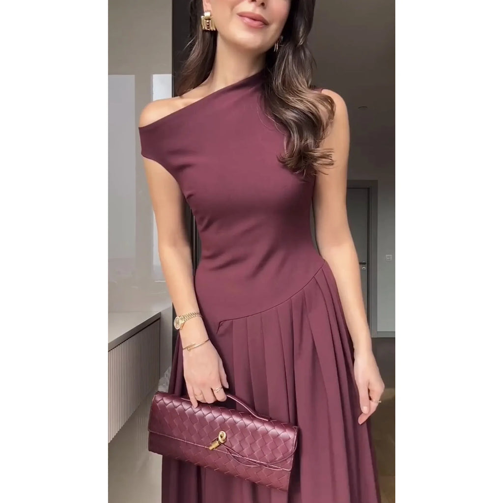 Robe Élégante  à Col Asymétrique – Taille Haute & Ourlet Plissé Chic pour Femme Chrétienne 2026