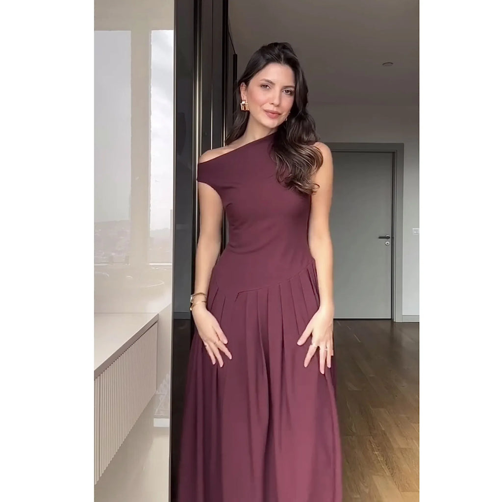 Robe Élégante  à Col Asymétrique – Taille Haute & Ourlet Plissé Chic pour Femme Chrétienne 2026