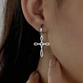 Collier Croix Passion en Acier Inoxydable Plaqué Or 14K – Bijou Élégant de Foi Chrétienne pour Femme