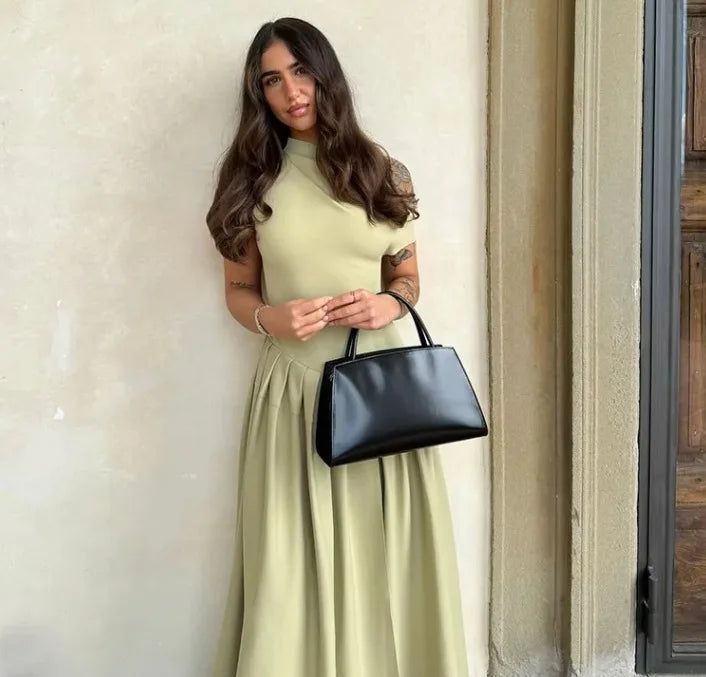 Robe Élégante  à Col Asymétrique – Taille Haute & Ourlet Plissé Chic pour Femme Chrétienne 2026