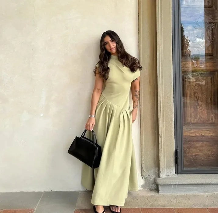 Robe Élégante  à Col Asymétrique – Taille Haute & Ourlet Plissé Chic pour Femme Chrétienne 2026