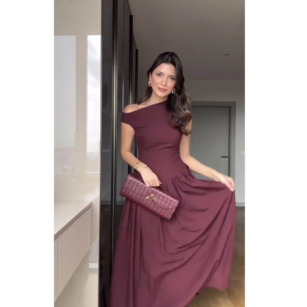 Robe Élégante  à Col Asymétrique – Taille Haute & Ourlet Plissé Chic pour Femme Chrétienne 2026